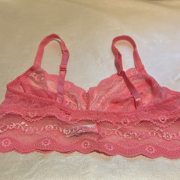 Vibrant Pink Lace Wireless Bra with Soft Cups - Picture 5 of 6
